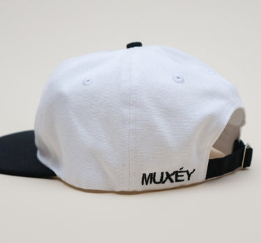 Embroidered logo cap - Black & White