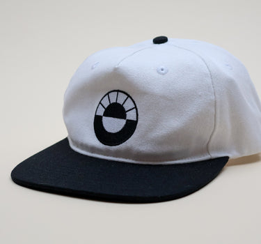 Embroidered logo cap - Black & White
